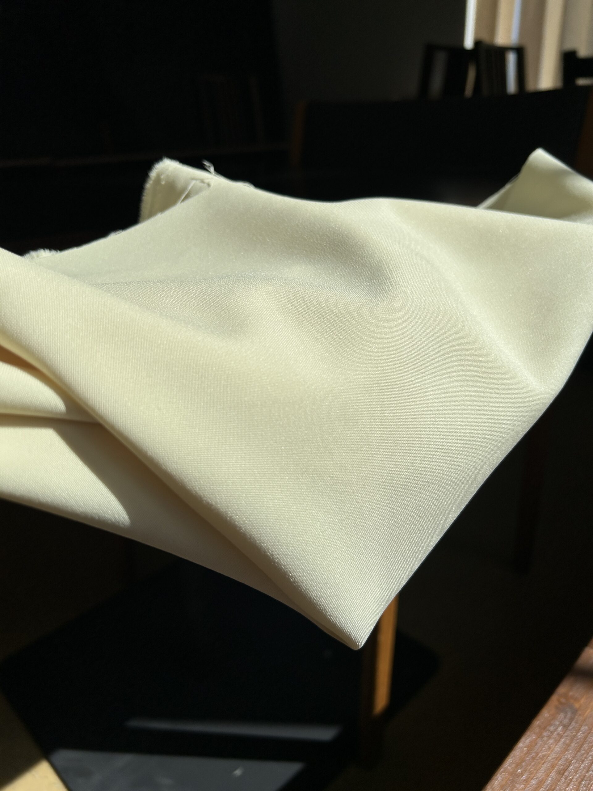 Laudlina sidrunkollane 150 x 250 cm – rent - Image 2